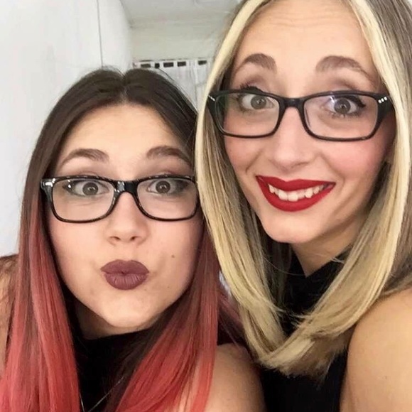 Meet your Posher, Lyana - Picture 2 of 7